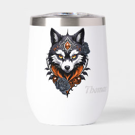 Cabeza de lobo majestuosa, terminada en una profun