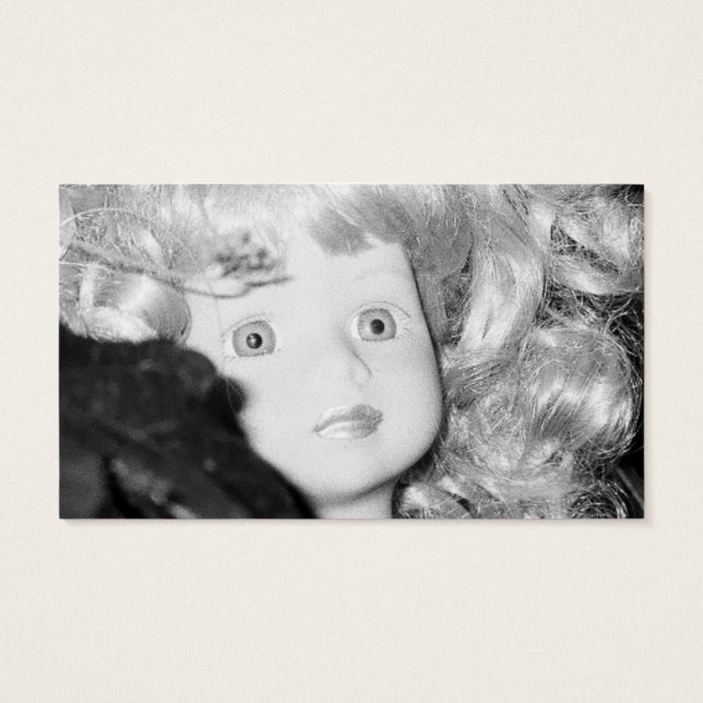 Cabeza de muñeca en el jardín (Atrás)