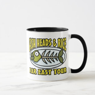 Cabezas de los pescados y taza del arroz