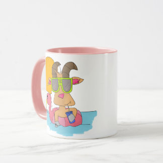 Cabra en un flotador del flamenco - taza de café