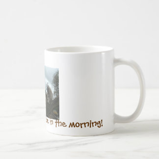 Cabra para comer mi café en la taza de la mañana