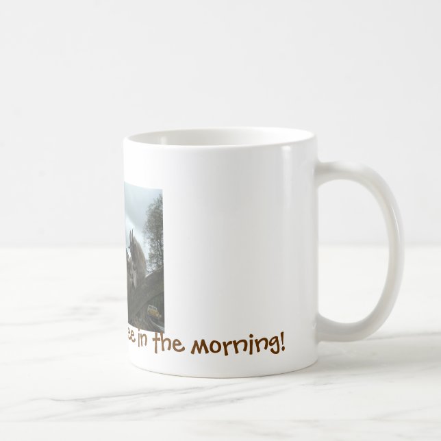 Cabra para comer mi café en la taza de la mañana (Derecha)