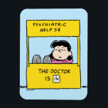 Cacahuetes | Lucy y el Médica están en el imán<br><div class="desc">Lucy es la chica cangrejo, bosnia y obstinada que acosa a la mayoría de los otros personajes de la tira cómica, particularmente a Linus y Charlie Brown. Echa un vistazo a este bonito diseño de cacahuetes con Lucy y su puesto de consejo.</div>