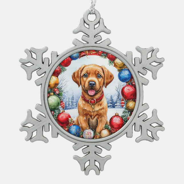 Cachorro adorable rodeado de decoraciones navideña (Anverso)