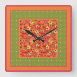 Cachorros y puntos de polka en el reloj de pared d