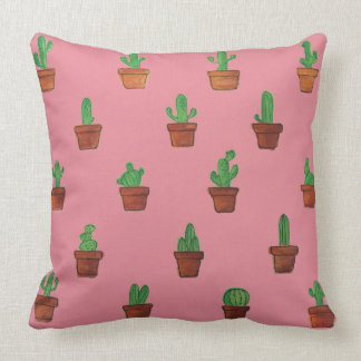 Cactus adorable en la almohada decorativa rosada