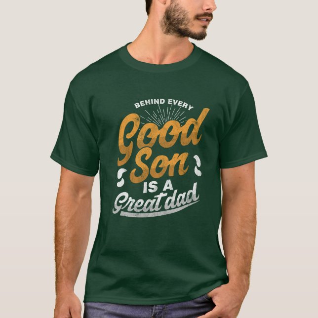 Cada buen hijo con la camiseta verde (Anverso)
