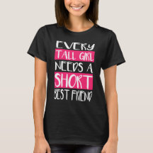 Cada chica alto necesita las camisetas de un mejor