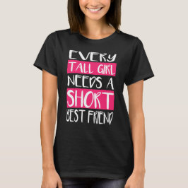 Cada chica alto necesita las camisetas de un mejor