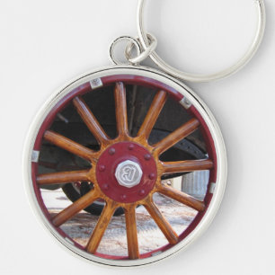 Cadena de llavero de ruedas de madera de un coche 