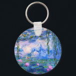 Cadena de llaveros de agua monet<br><div class="desc">Cadena de llaves Monet Water Lilies. Pintura de óleo sobre lienzo de 1916. Monet pintó su famoso estanque de nenúfares obsesivamente durante los últimos años de su carrera, inspirándose en la luz del sol y su efecto cambiante sobre el agua y las flores acuáticas y el follaje. Este cuadro presenta...</div>