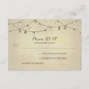 Cadena de luces que casan las tarjetas de RSVP