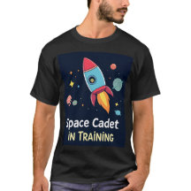 Cadete espacial entrenando camisetas