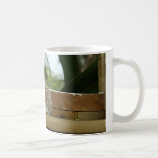 Café Abrigo estándar alrededor de la taza