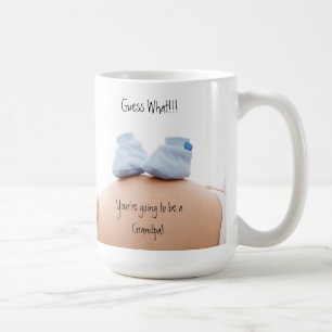Café ¡Adivina qué! Taza de anuncio de embarazo