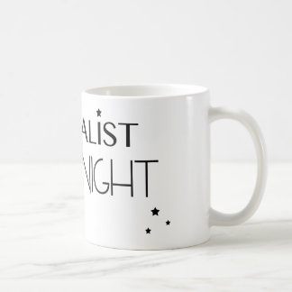 Café Aerialist por la taza de la noche