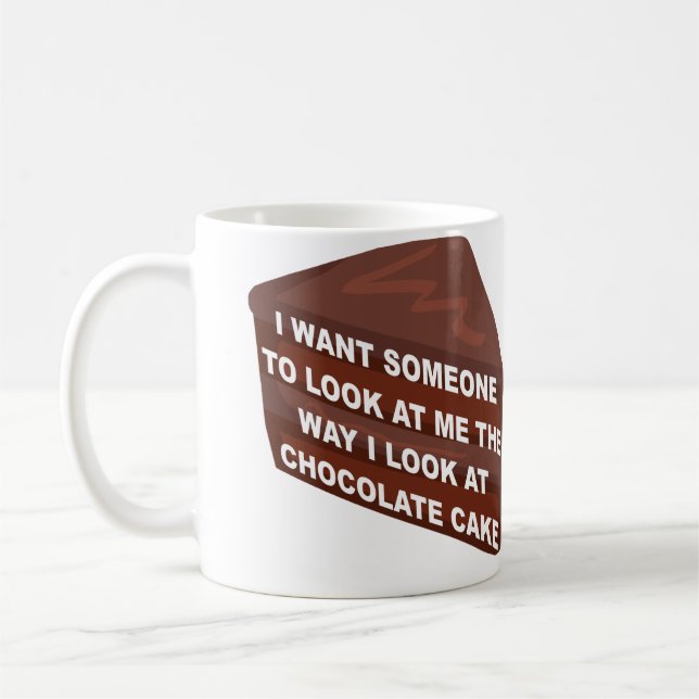 Café Amame como pastel de chocolate Taza divertida (Izquierda)