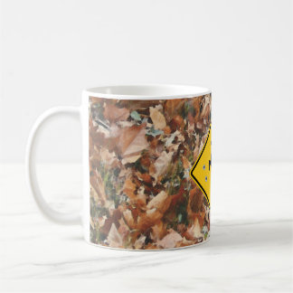 Café Añada su taza del camo de los ciervos del mensaje