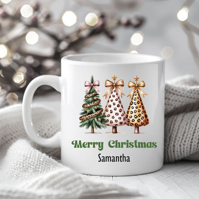 Café Árboles de Navidad de Leopardo con Estilo Taza con (Stylish Leopard Christmas Trees Custom Name Mug)
