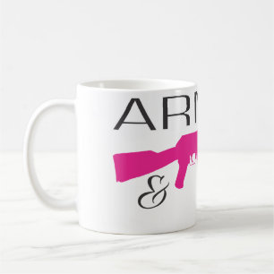 Café Armado y educado, blanco taza blanca clásica de 1