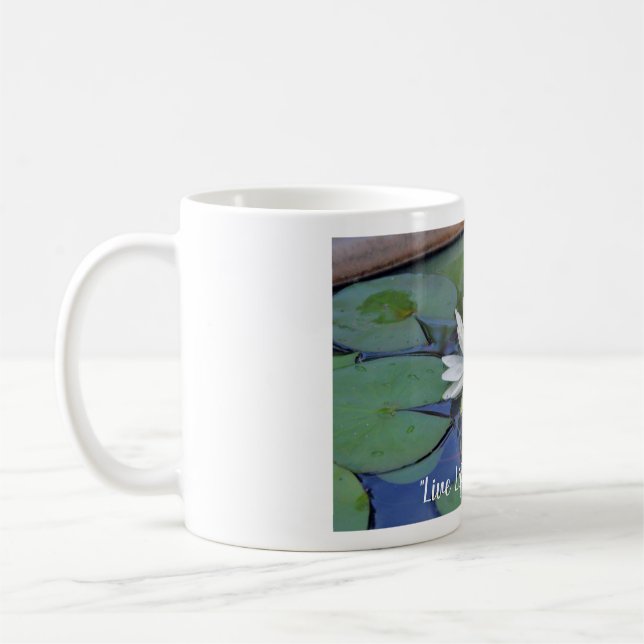 Café Arte por la taza de los lirios de agua blanca del (Izquierda)