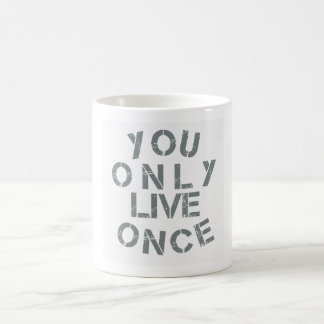 Café blanco de la taza de yolo