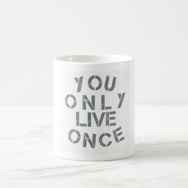 Café blanco de la taza de yolo (Centro)