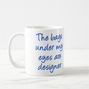 Café Bolsos de diseñador bajo mis ojos Taza divertida T