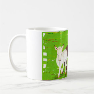Café Burro de Brown y taza blanca del burro