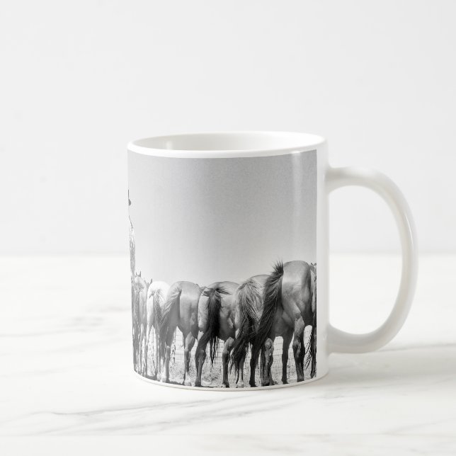 Café Caballos en la taza de las cuerdas (Derecha)