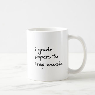 Café Califico los papeles para atrapar la taza de la