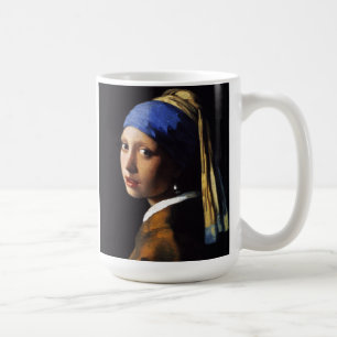 Café Chica con una taza del pendiente de la perla