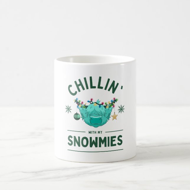 Café Chillin con mi taza de Snowmies (Centro)