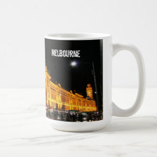 Café Ciudad por noche - taza de Melbourne