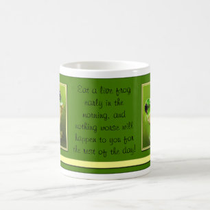 Café Coma una taza viva de la rana