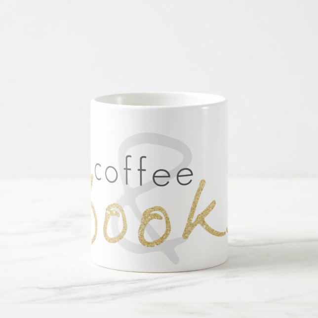 Café con cáscara de oro y libros tazas de café (Centro)