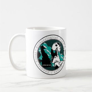 Café Connley excava la taza arqueológica de la escuela