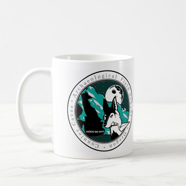 Café Connley excava la taza arqueológica de la escuela (Izquierda)