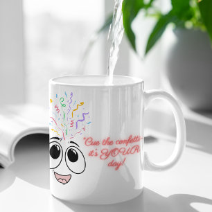 Café Cue el confetti en la taza de cumpleaños azul de l