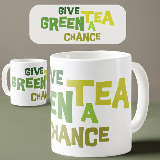 Café Darle un té verde a una taza de té verde