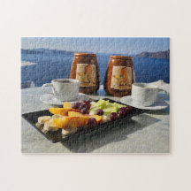 Café, desayuno y rompecabezas de una vista