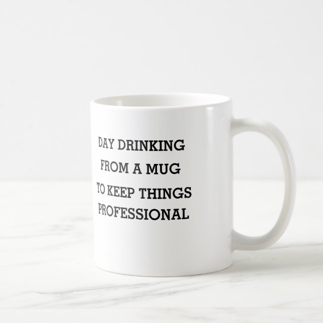 Café Día que bebe de una taza para guardar professiona (Derecha)