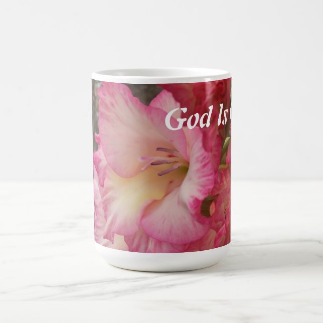 Café Dios es bueno - taza rosada de la flor (Centro)