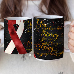 Café Diseño de taza con cinta de concientización roja y