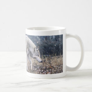 Café En la taza del lobo de madera del vagabundeo