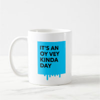 Es una taza del Yiddish del día de Oy Vey un poco