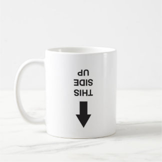 Café Este lado encima de la taza