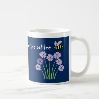 Café Flores del abejorro de la abeja de la abeja - taza