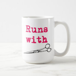 Café Funcionamientos con la taza del estilista de los