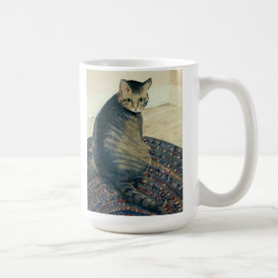 Café Gato de tabby clásico en la taza clásica
